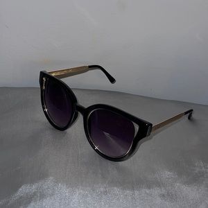 GUESS SUN GLASSES